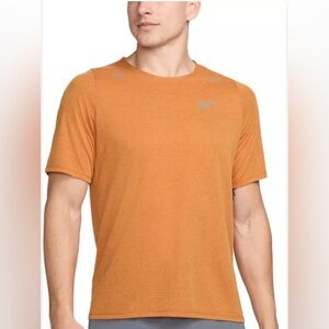 Nike Mens running shirt Rise 365
